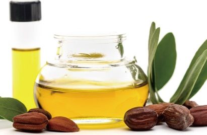 Jojoba-olie: Natuurlijke huidconditioner en antioxidant die beschermt tegen schade door vrije radicalen zonder de poriën te verstoppen.
